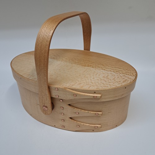 Click to view detail for  BJ-002 Shaker Treasure Box w/tray/handle $180