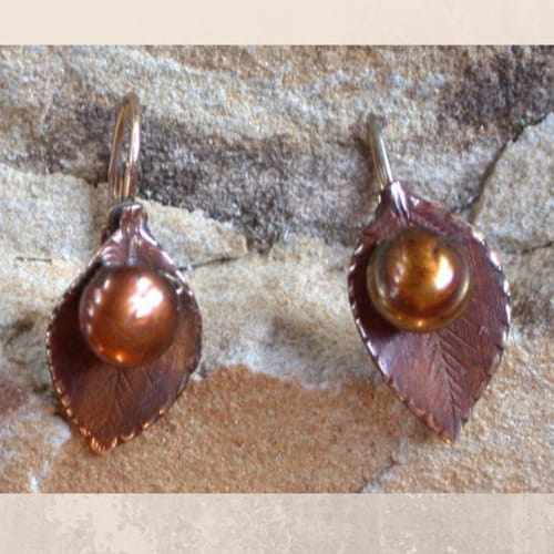 Click to view detail for EC-075 Earrings Leaf w/ Bronze Pearls $53