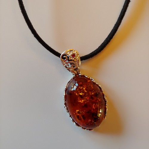 Click to view detail for HWG-100 Pendant, Oval Dk Amber $35