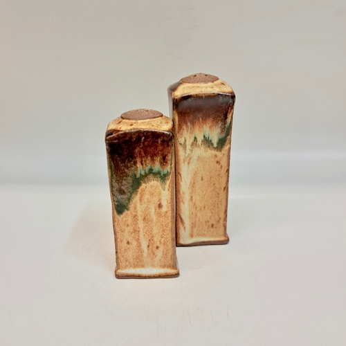 Click to view detail for #2212105 Salt & Pepper Shaker Set $16.50