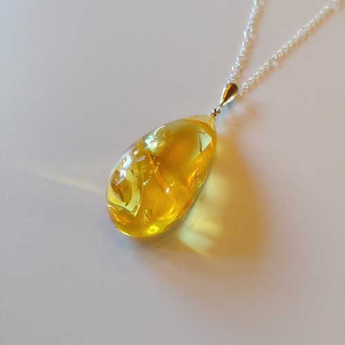 Click to view detail for HWG-108 Pendant Yellow Droplet; Silver Chain $95