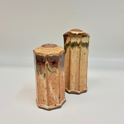 Click to view detail for #2212109 Salt & Pepper Shaker Set $18