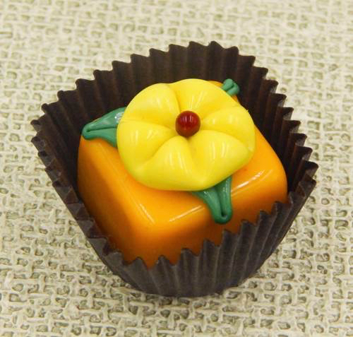 Click to view detail for HG-015 Mango Cube with Lemon Yellow Flower $43