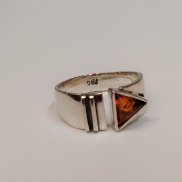 Click to view detail for HWG-166 Ring, Amber $49
