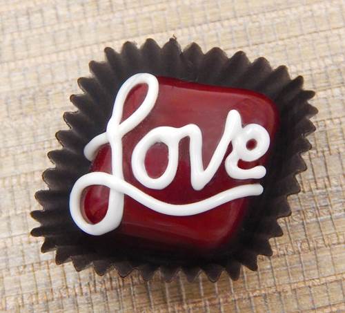 Click to view detail for HG-008 Cherry Red & White Chocolate  LOVE $43