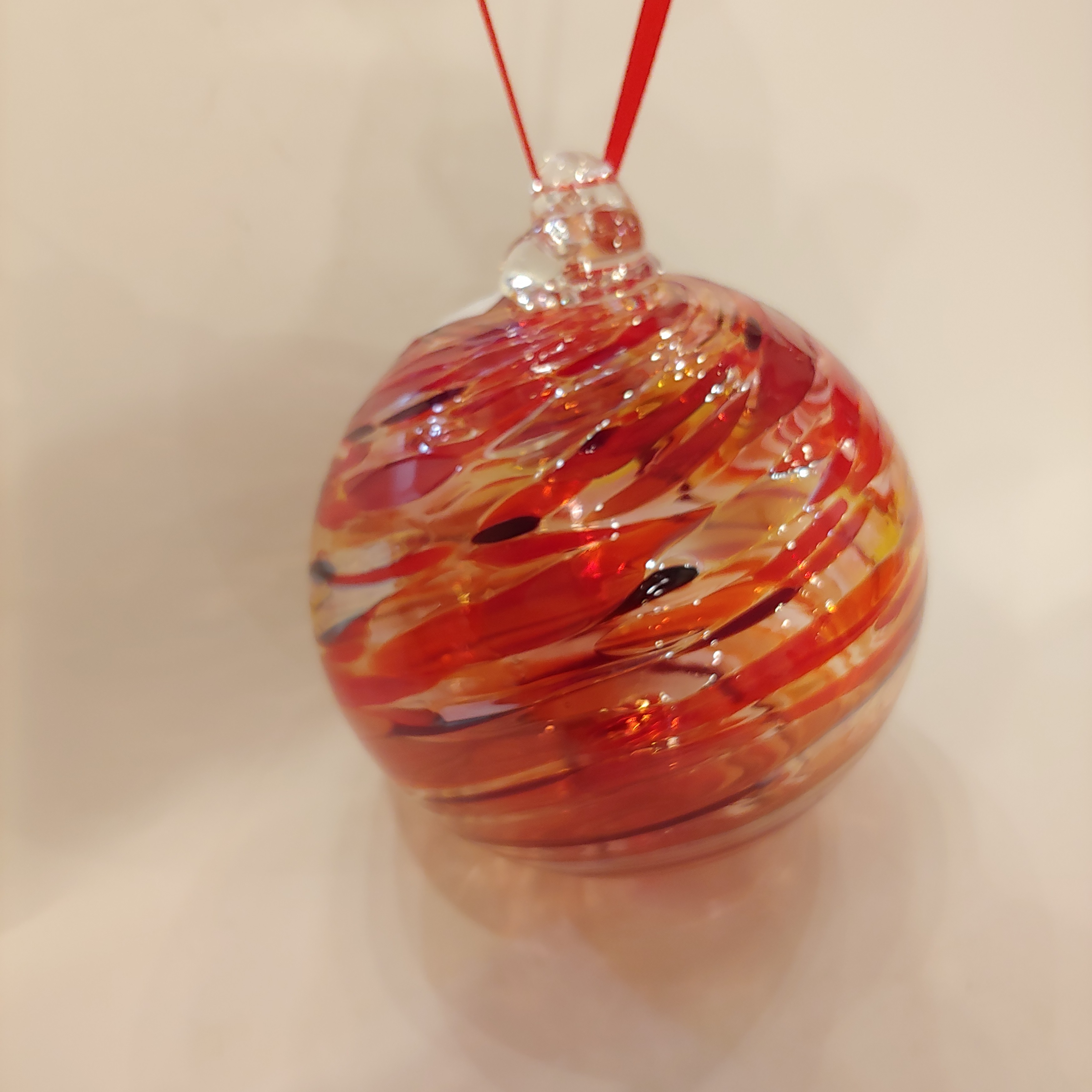 Click to view detail for DB-825 Ornament Red Frit Twist $35