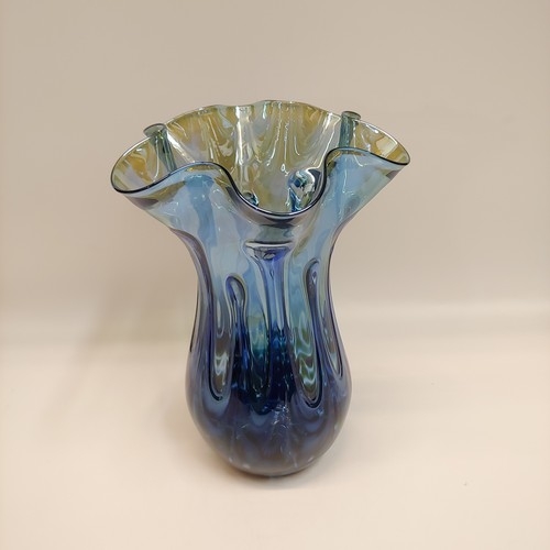 Click to view detail for DB-701 Vase Light Blue Fluted Lily Pad 8x3.5 $89