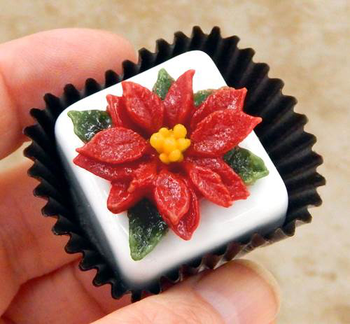 Click to view detail for HG-087 Christmas Poinsettia Petit Four Choc $56