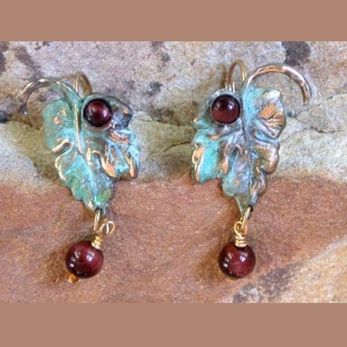 Click to view detail for EC-126 Earrings, Wine Grape Leaf, Garnet $85