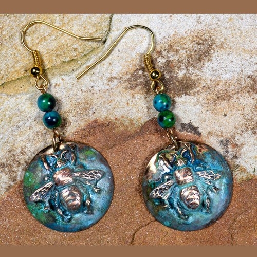Click to view detail for EC-129 Earrings, Bee with Chrysocolia Beads $85