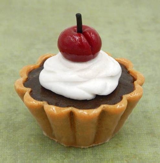 Click to view detail for HG-108 Tartlet-Choc & Cherry $56