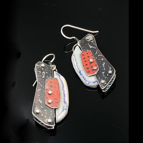 Click to view detail for TC-079 Earrings, Grey, Red Polygon Layered $150