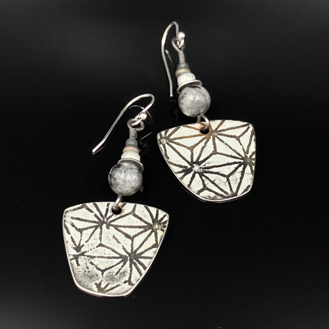 Click to view detail for TC-084 Earrings, Square Nuetral Gray Stars $90