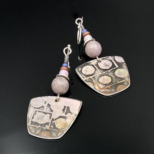 Click to view detail for TC-006 Earrings, Lavendar Square $90