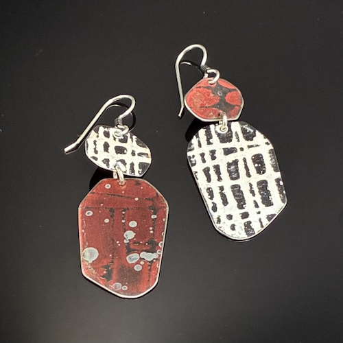 Click to view detail for TC-118 Earrings B/W & Red All Over Reversible $135