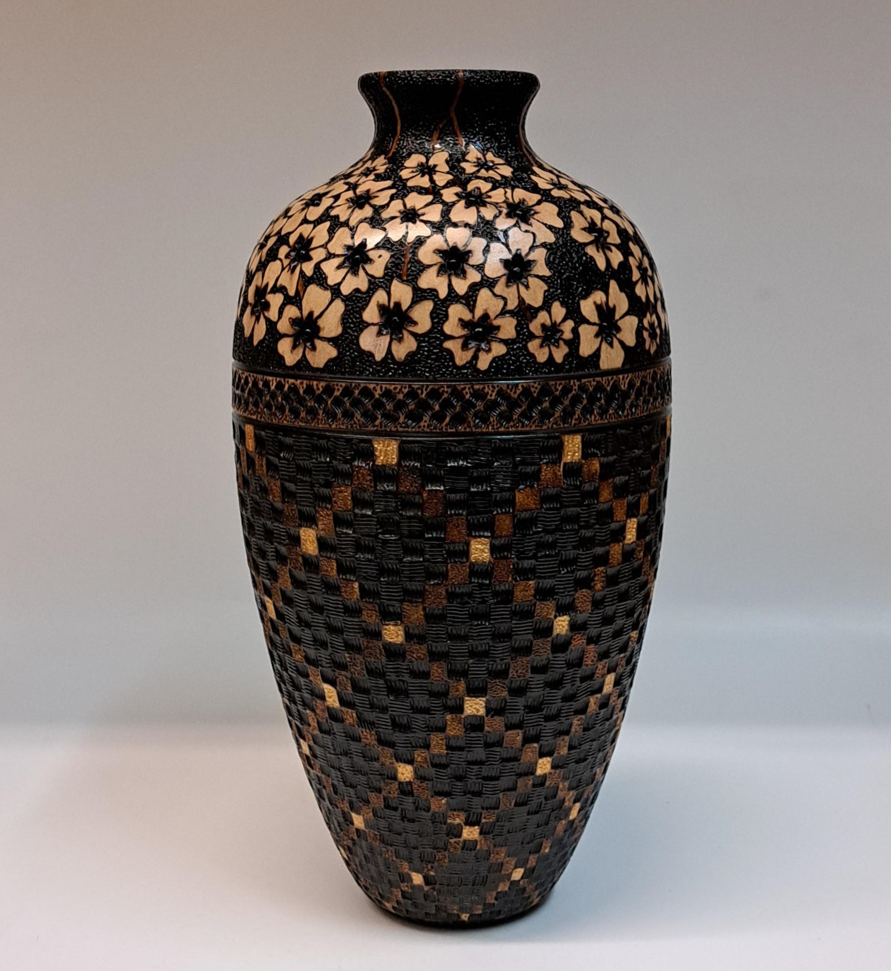 Click to view detail for VL-004 Vase, Flower Series  13x5.75 $1990
