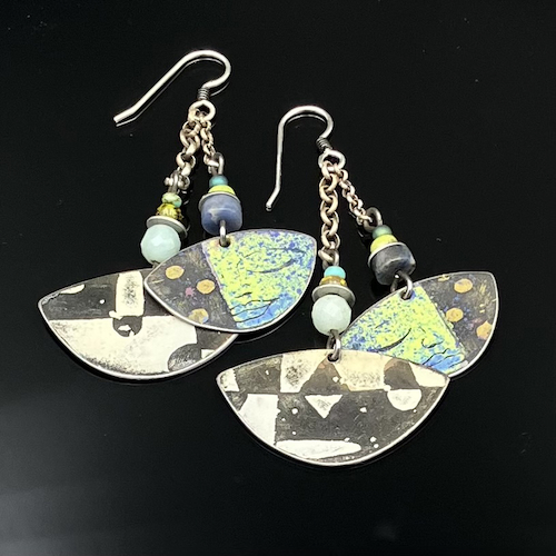 Click to view detail for TC-038 Earrings,  Green/Blue Zen Face $140